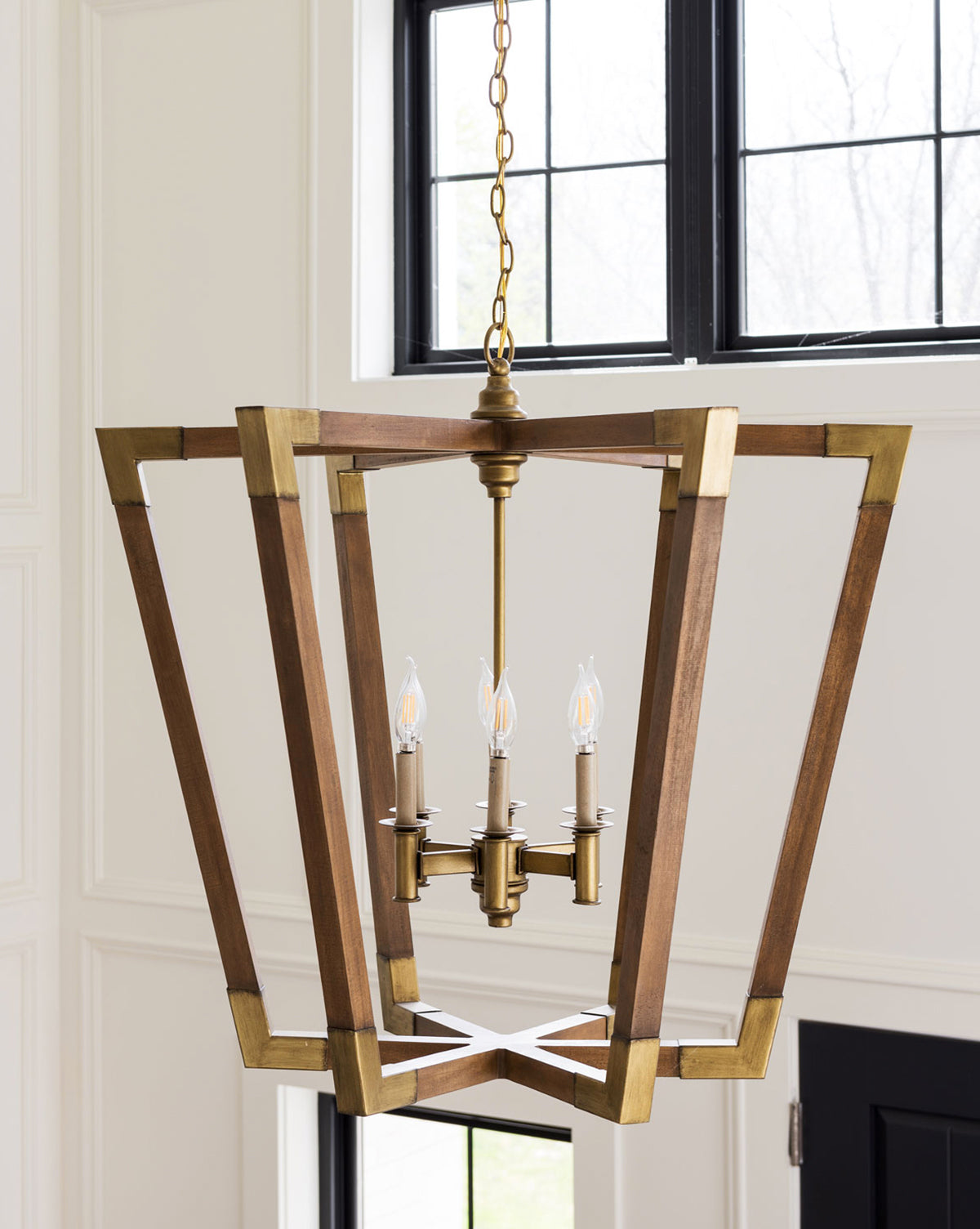 Currey & Co., Bastian Chandelier